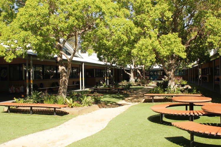 community courtyard at Sunshine Bay Public School